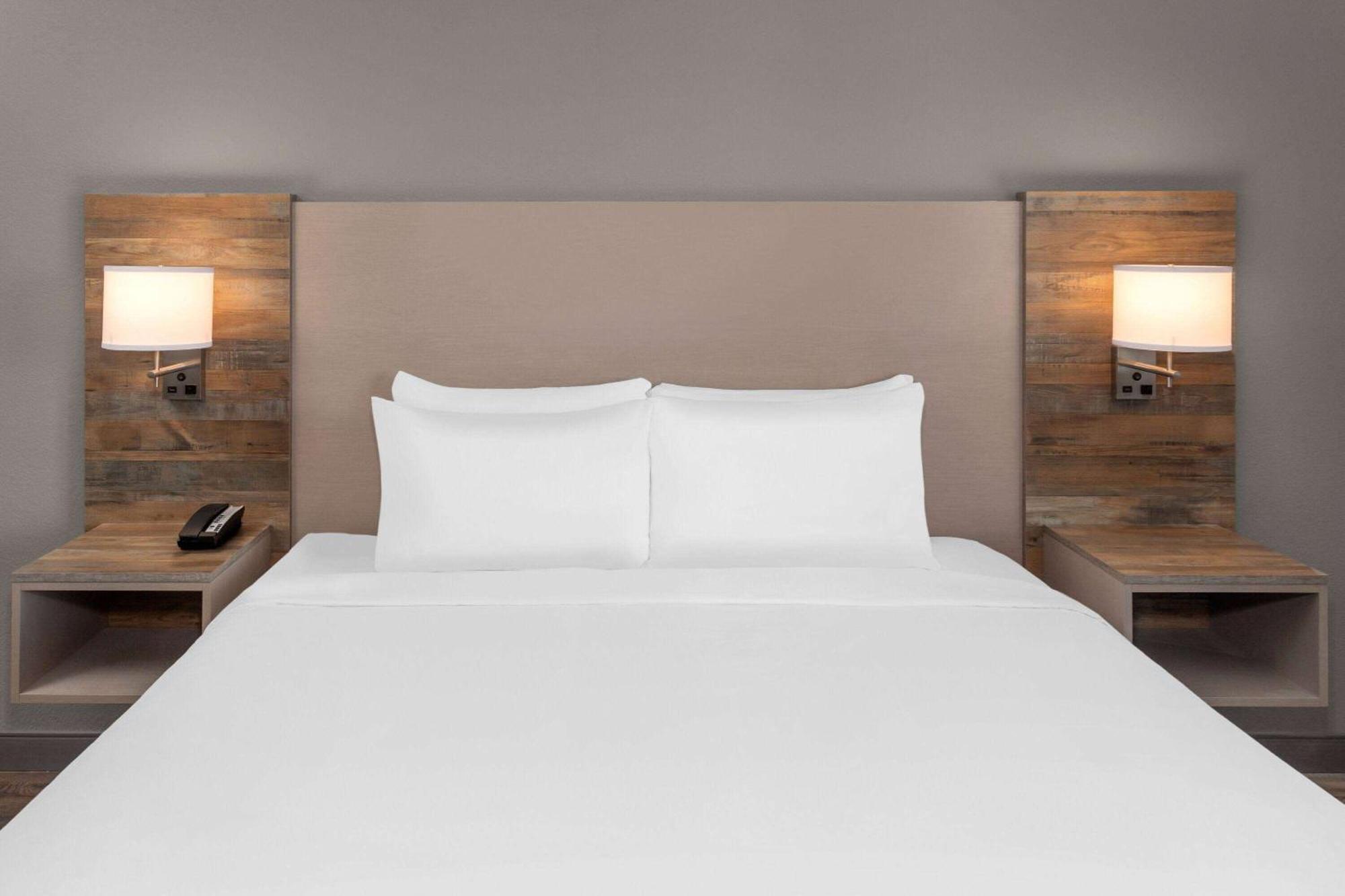 Links Bos Landen Hotel & Spa Of Pella, Trademark By Wyndham 外观 照片