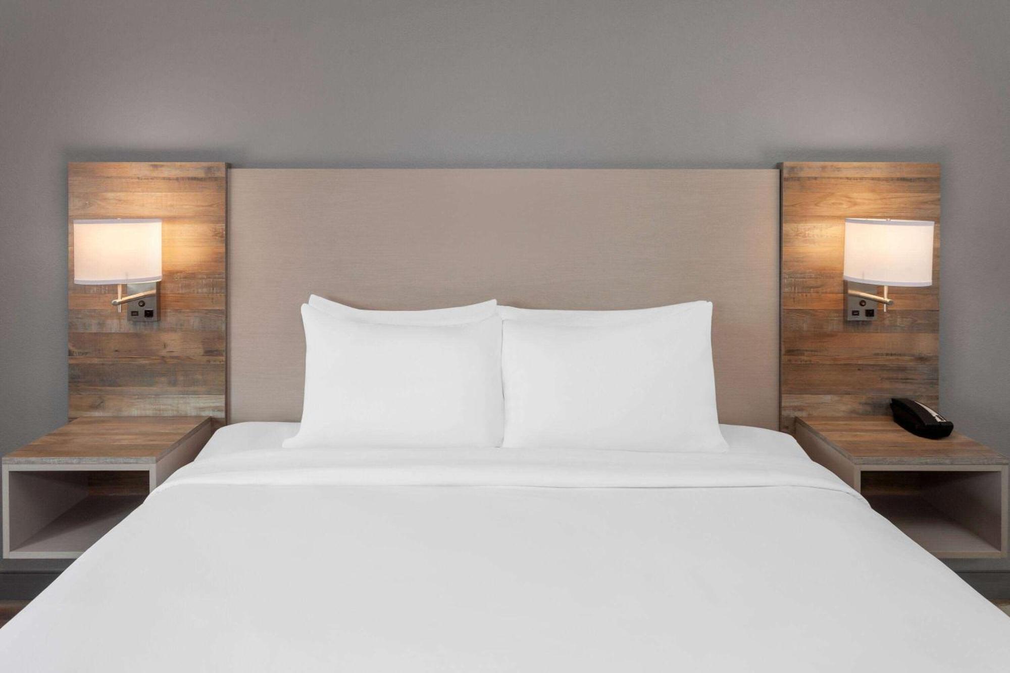 Links Bos Landen Hotel & Spa Of Pella, Trademark By Wyndham 外观 照片