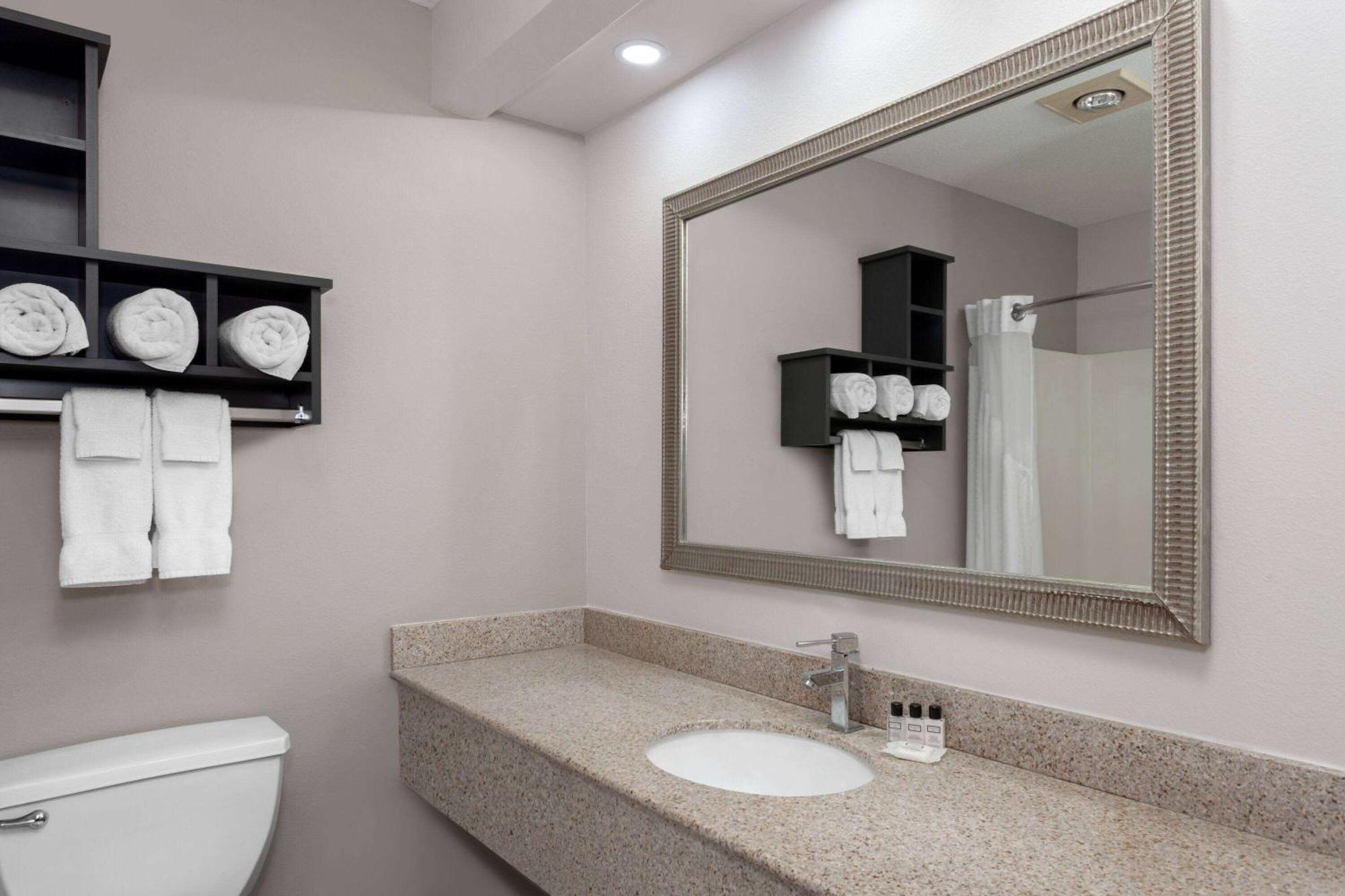 Links Bos Landen Hotel & Spa Of Pella, Trademark By Wyndham 外观 照片