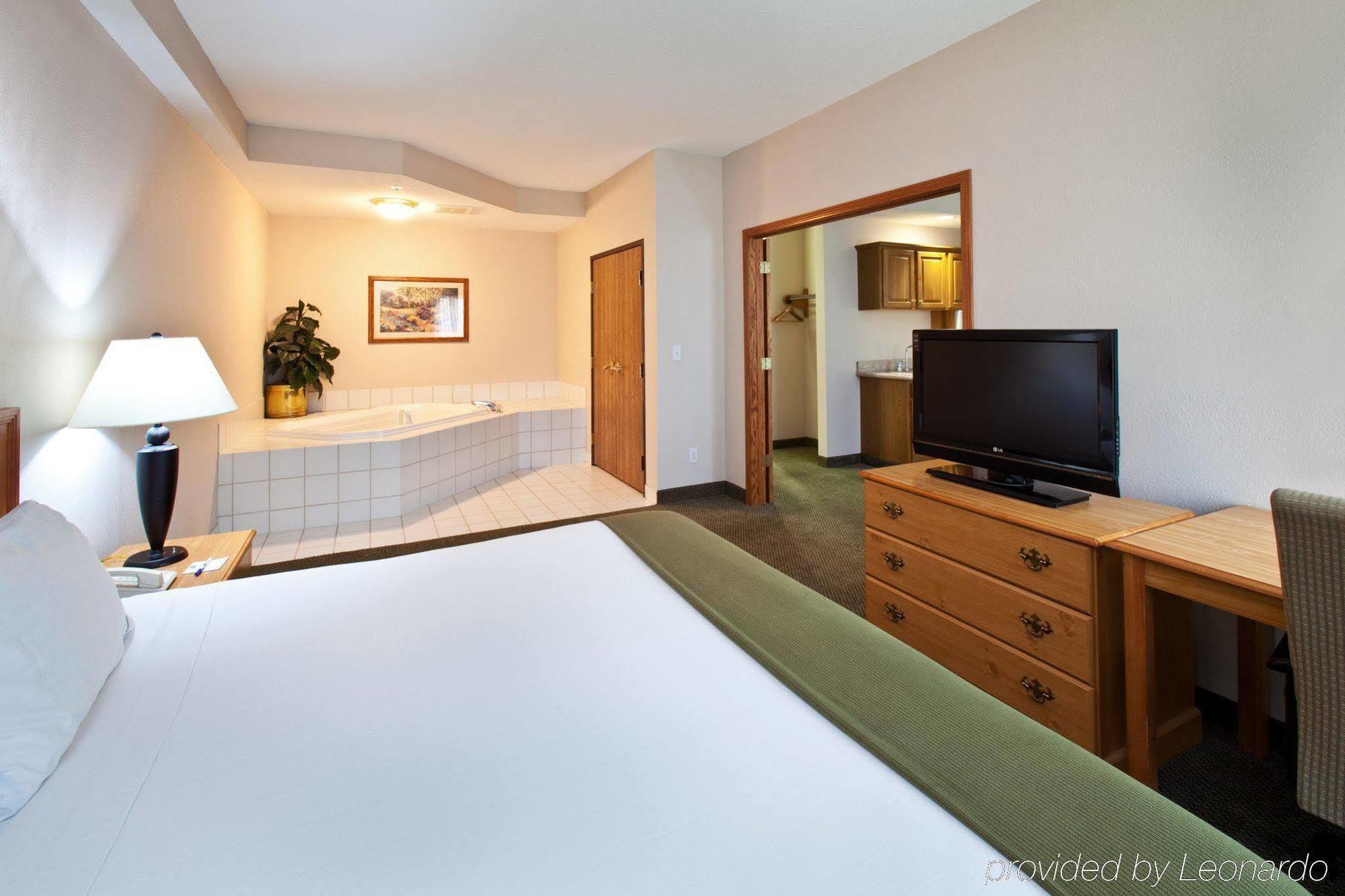 Links Bos Landen Hotel & Spa Of Pella, Trademark By Wyndham 客房 照片